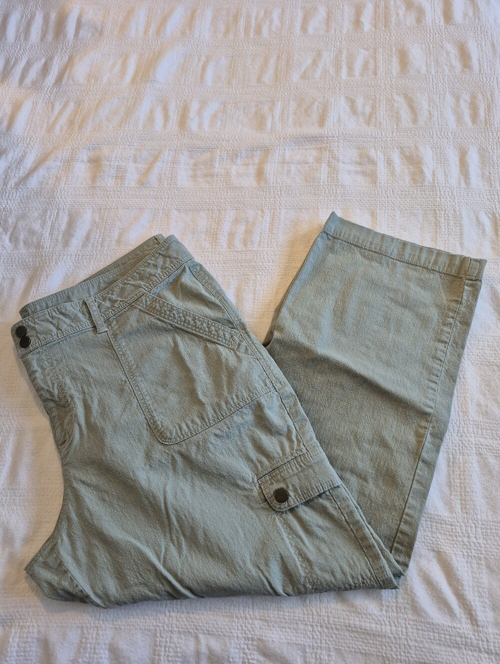 L.L. Bean women's 18P light sage green cropped pants VGUC